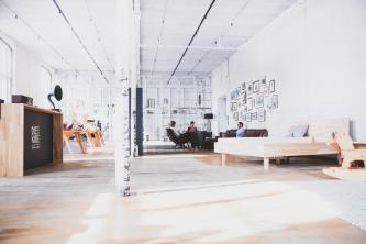 Produktion sowie Büro befinden sich in der Fabrik Klarenbrunn, einer alten Spinnerei – ganz nach dem Grundsatz: Verwende, was da ist.