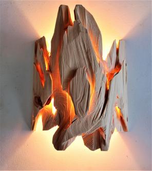 Wandlampe in Zirbe